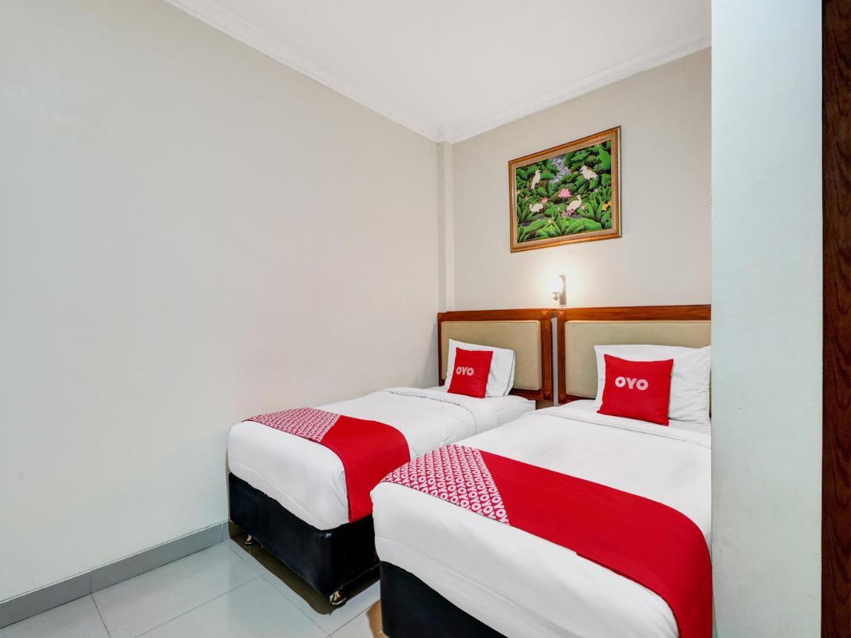 Oyo 90408 Hotel Horton Cirebon Exterior foto
