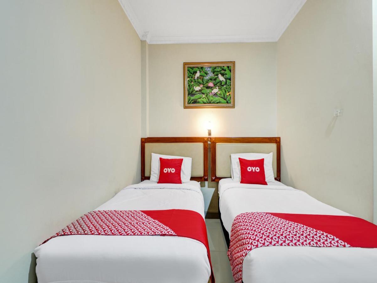 Oyo 90408 Hotel Horton Cirebon Exterior foto